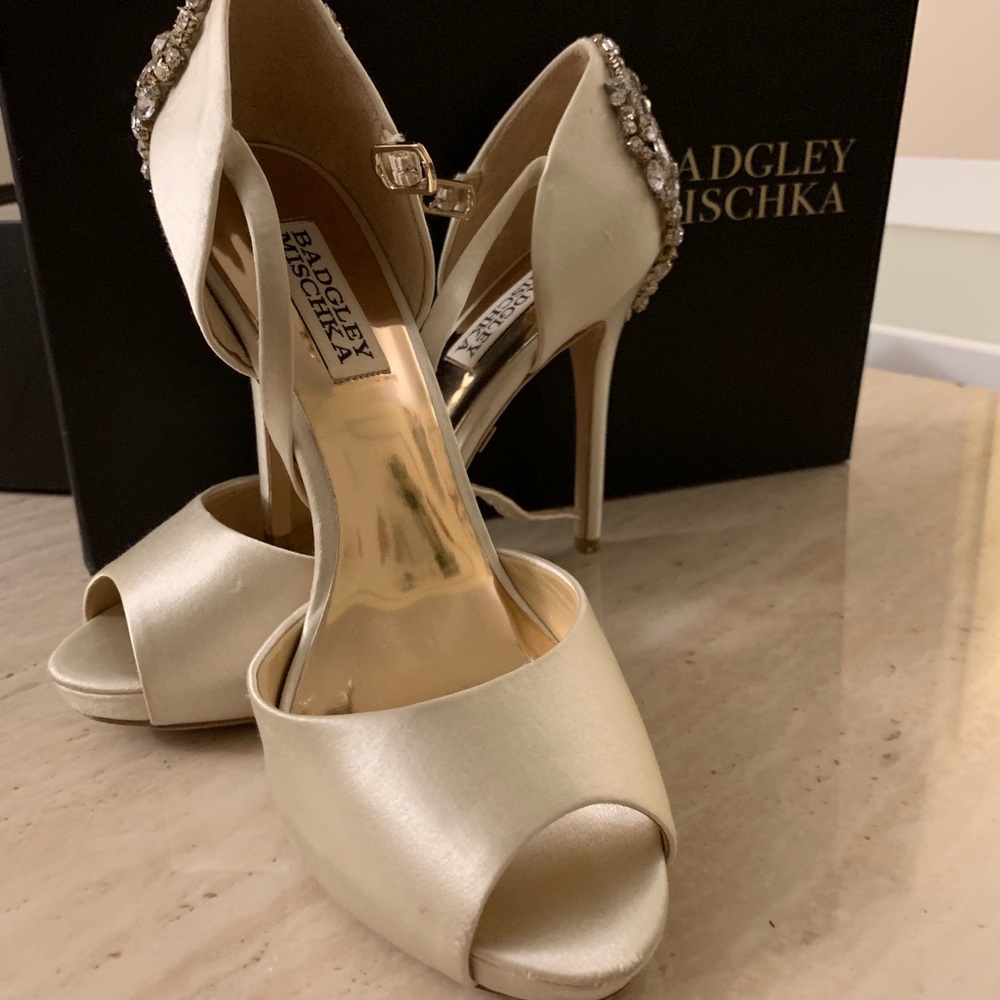 Badgley Mischka US6 shoes